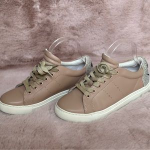 Lola Cruz Smiley Sneaker